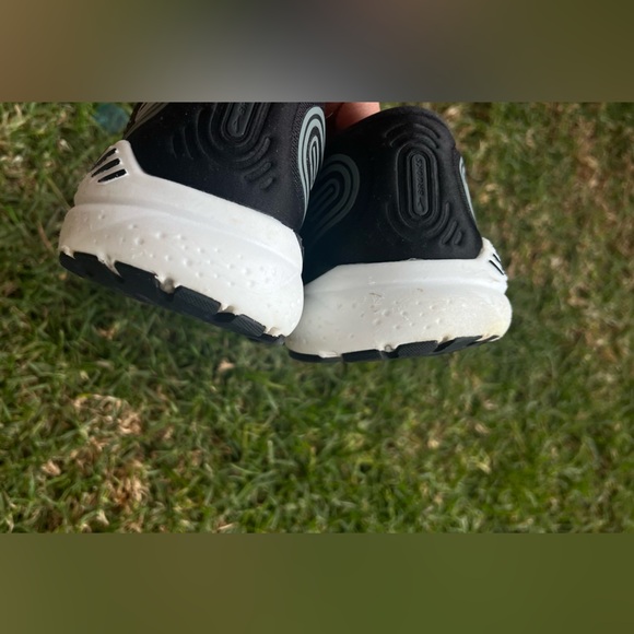 Shoes - Picture 10 of 12